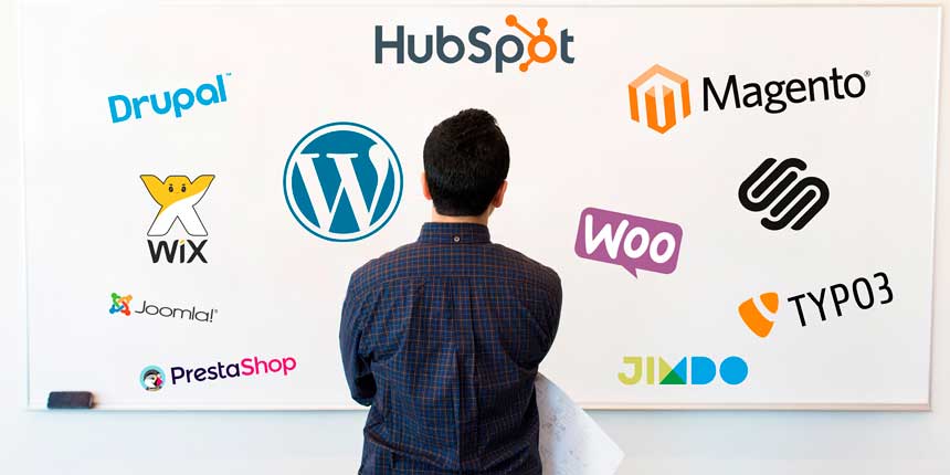 Wandtafel mit CMS Logos drauf